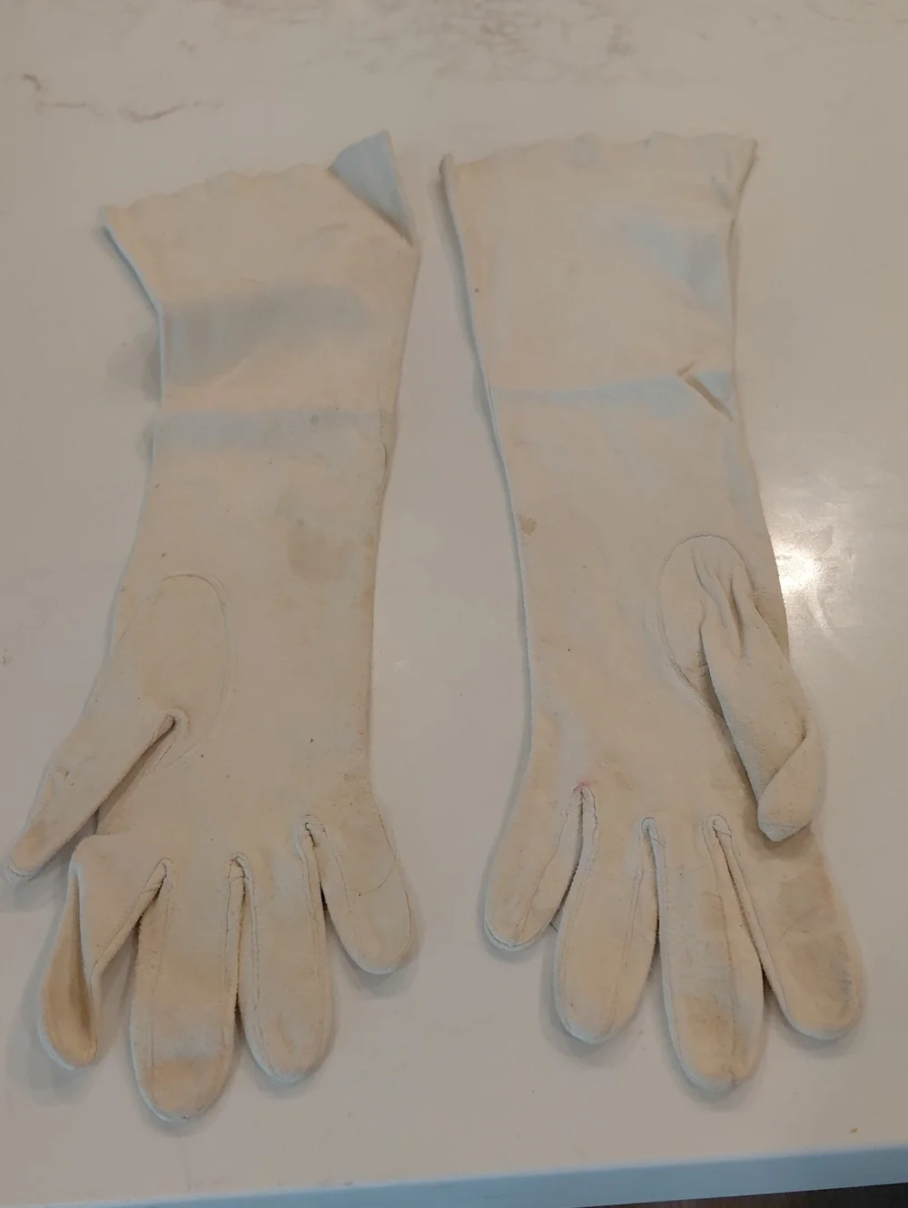 VINTAGE Classic Cream Long Women's Gloves with Leaf Cutout Design